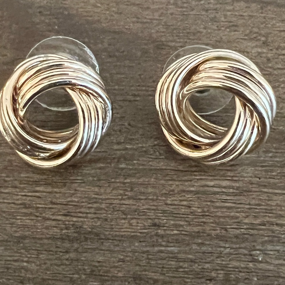 Gold tone weave stud earrings
